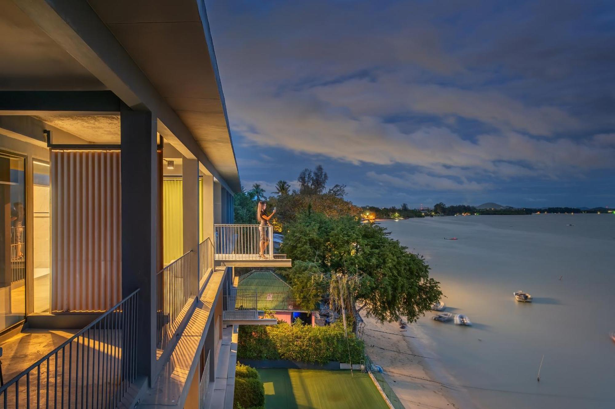 Shin Arch39 Phuket Beach Front - Sha Plus Chalong Bagian luar foto