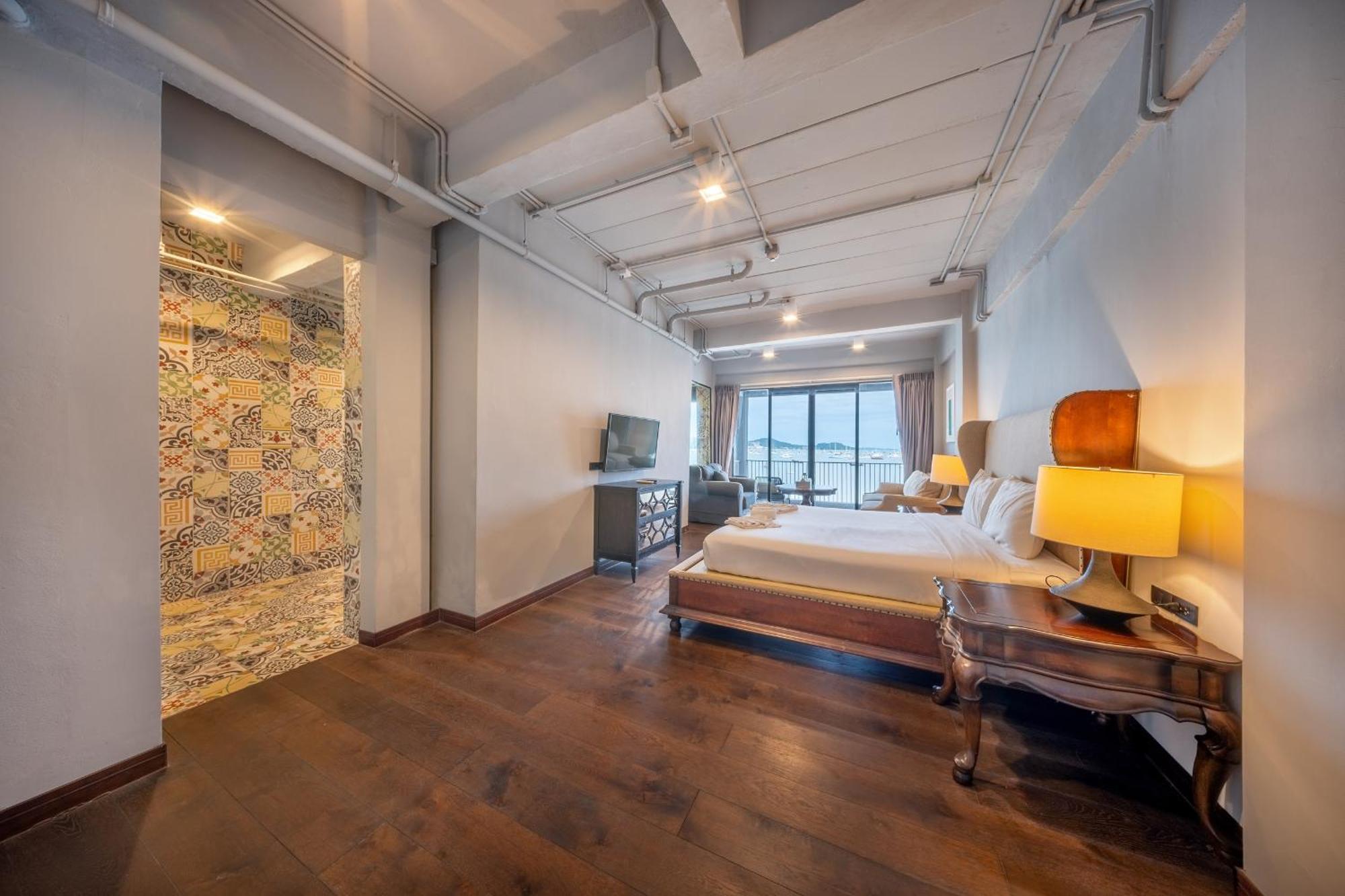 Shin Arch39 Phuket Beach Front - Sha Plus Chalong Bagian luar foto