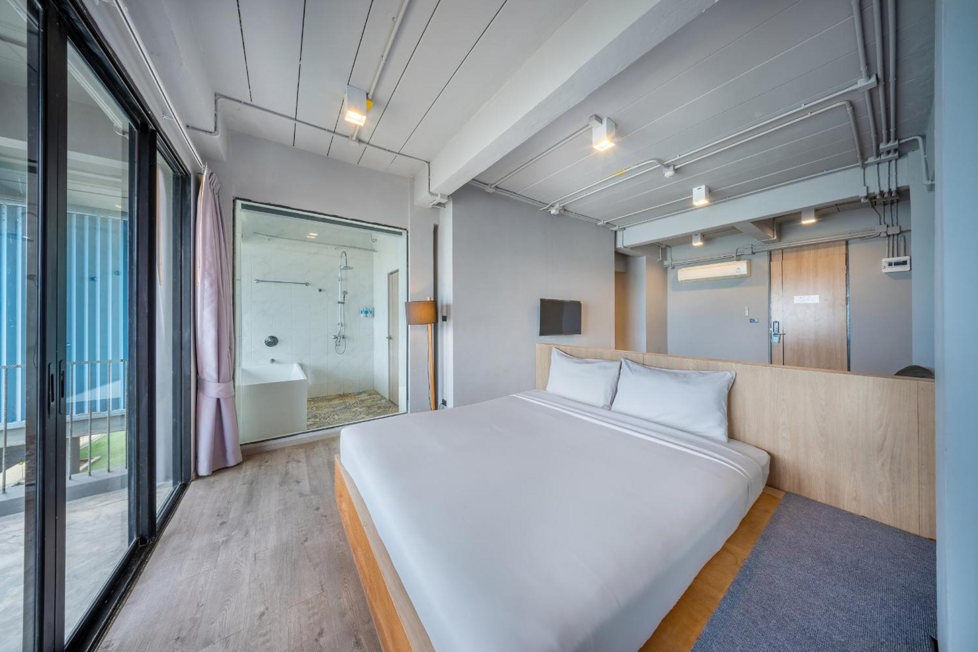 Shin Arch39 Phuket Beach Front - Sha Plus Chalong Bagian luar foto