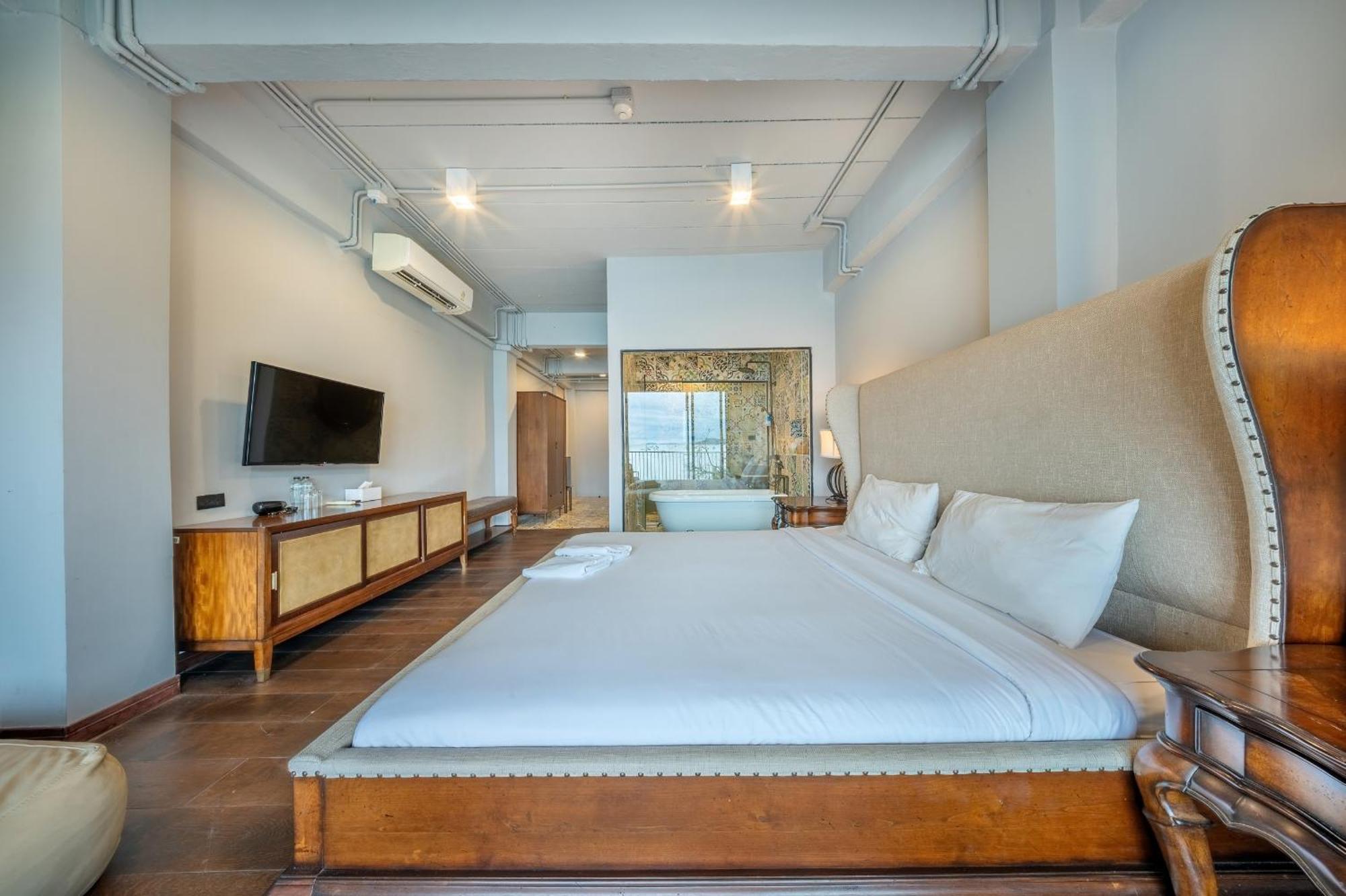 Shin Arch39 Phuket Beach Front - Sha Plus Chalong Bagian luar foto