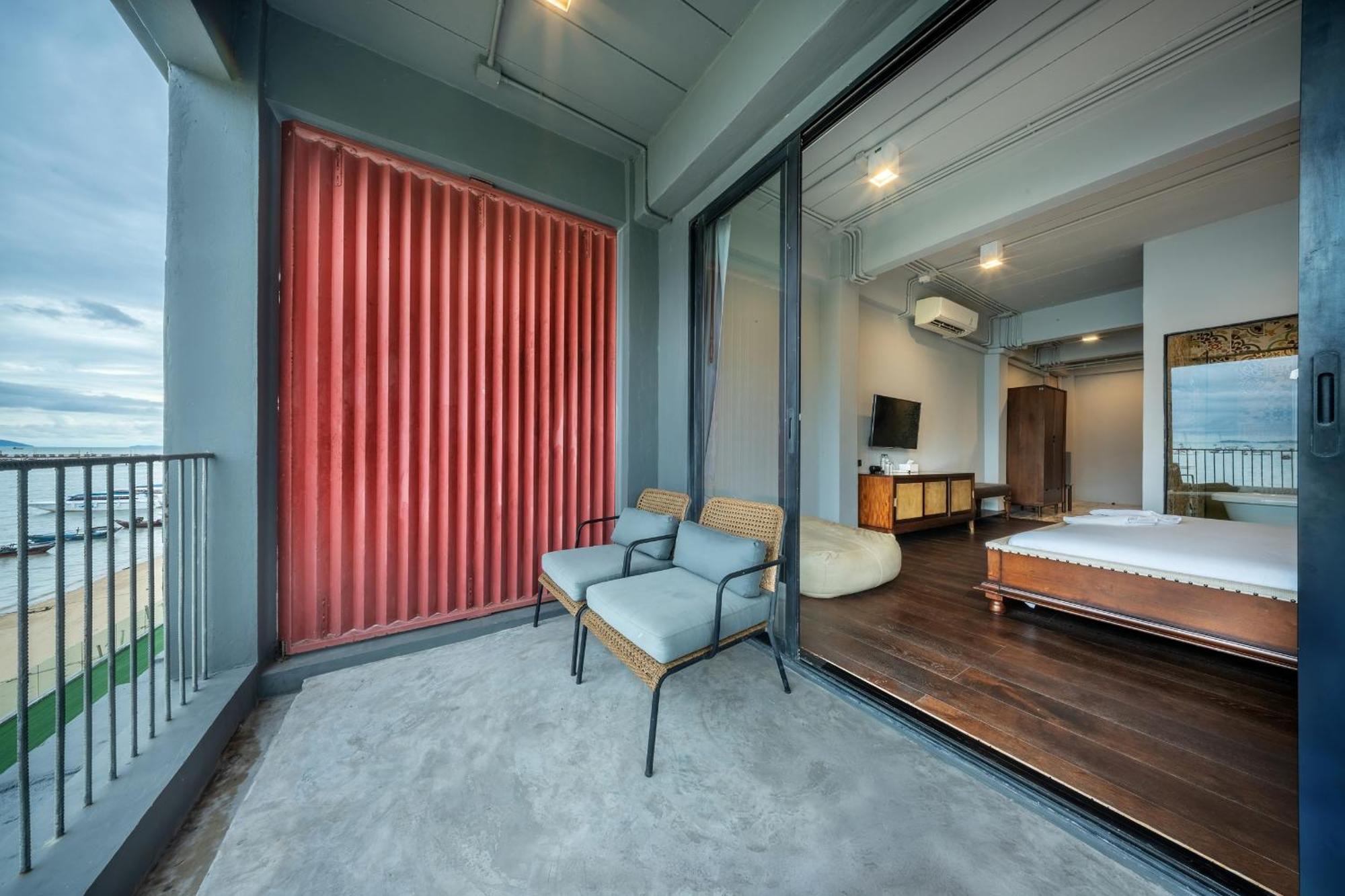 Shin Arch39 Phuket Beach Front - Sha Plus Chalong Bagian luar foto