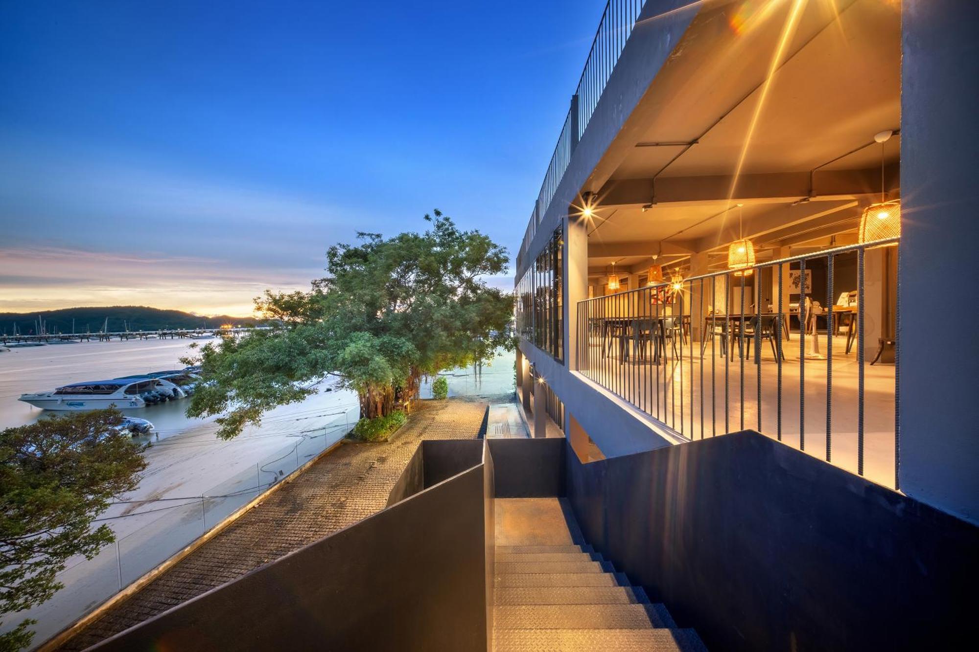 Shin Arch39 Phuket Beach Front - Sha Plus Chalong Bagian luar foto